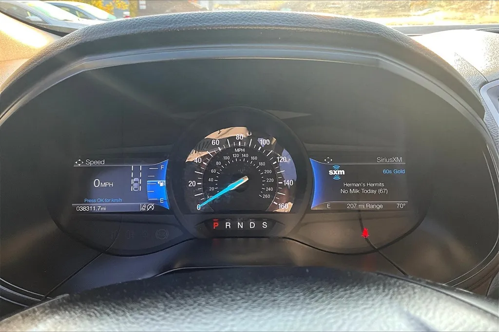 2022 Ford Edge SEL photo 5