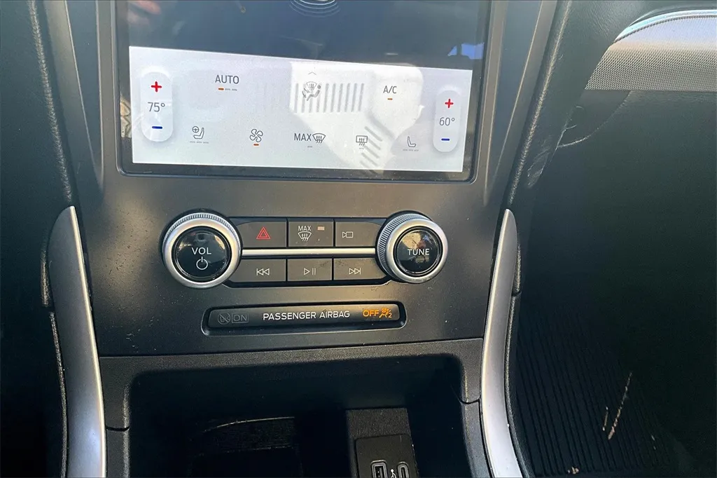 2022 Ford Edge SEL photo 24