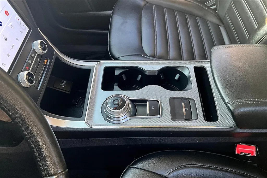 2022 Ford Edge SEL photo 25