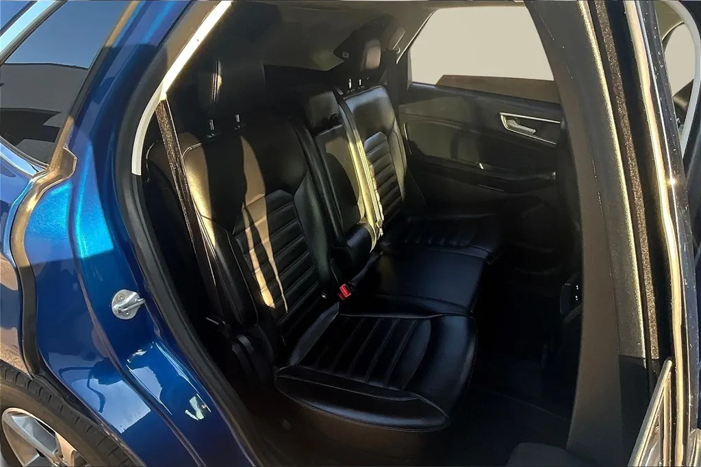 2022 Ford Edge SEL photo 27