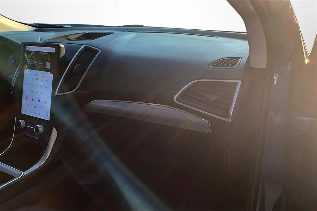 2022 Ford Edge SEL photo 8
