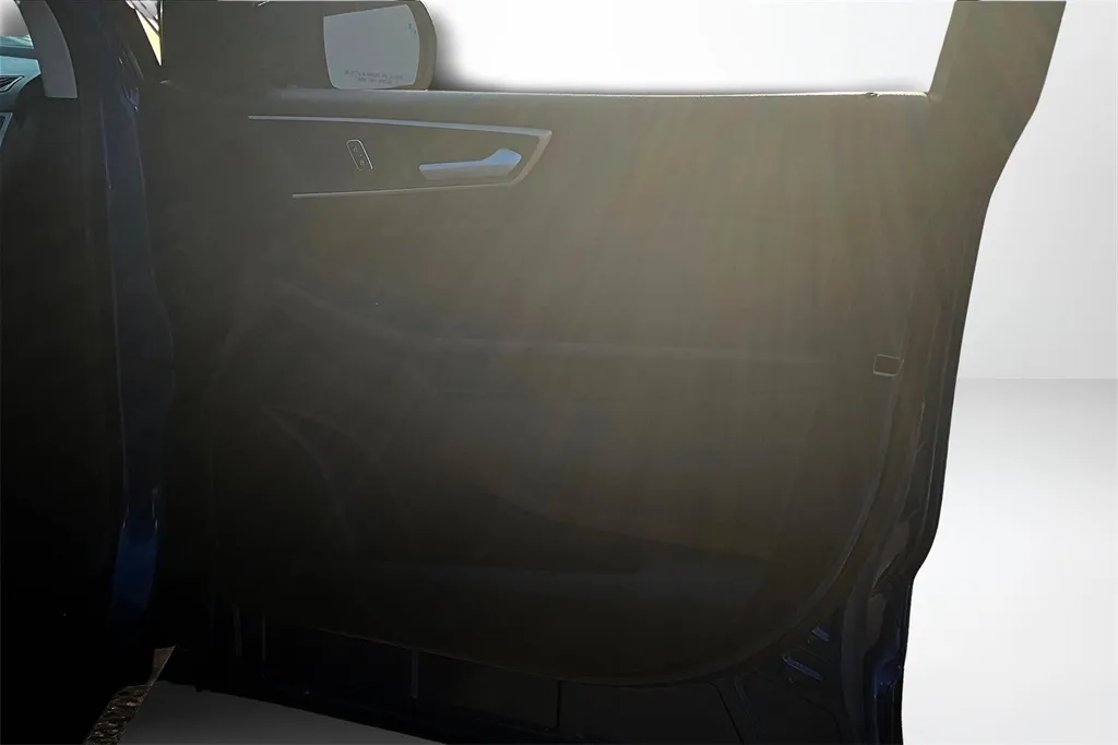 2022 Ford Edge SEL photo 28