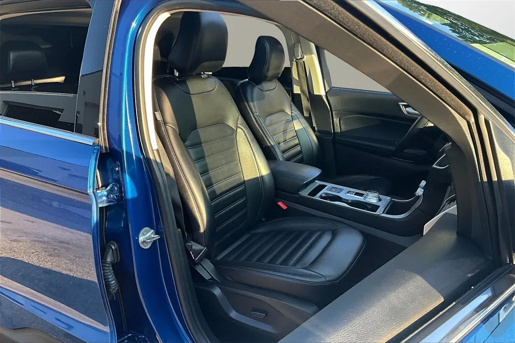 2022 Ford Edge SEL photo 9