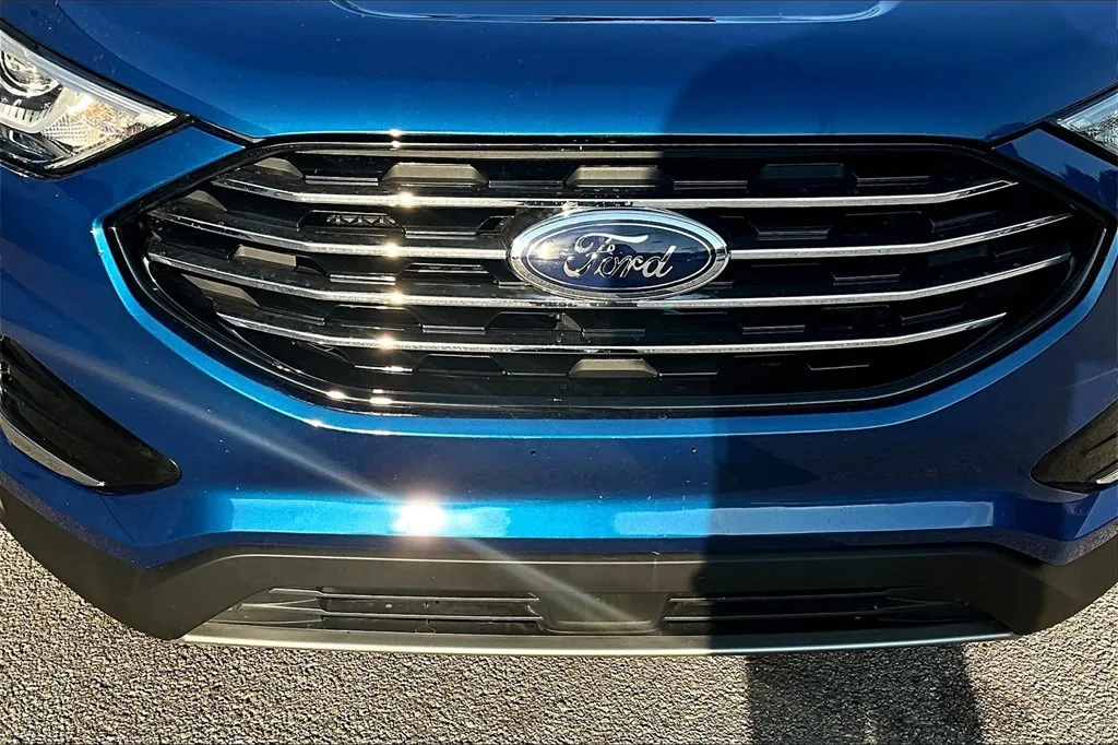 2022 Ford Edge SEL photo 10