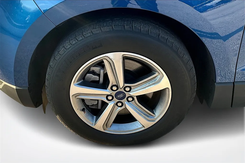 2022 Ford Edge SEL photo 20