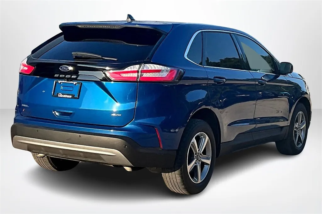 2022 Ford Edge SEL photo 12