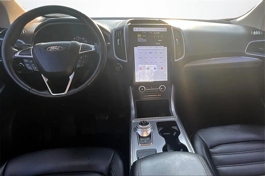2022 Ford Edge SEL photo 3