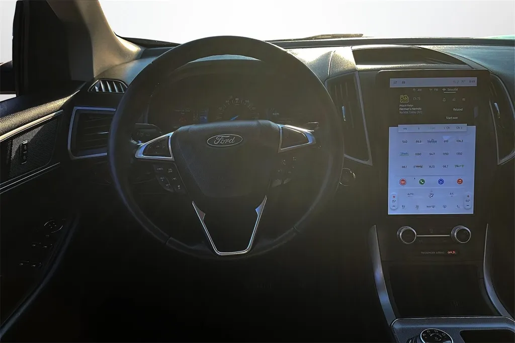 2022 Ford Edge SEL photo 13