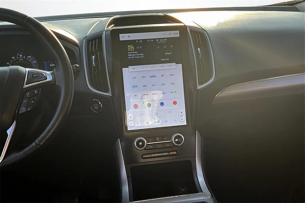 2022 Ford Edge SEL photo 23