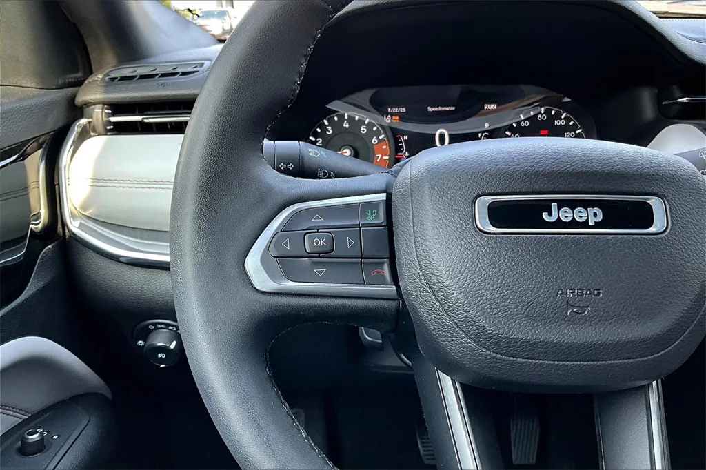 2023 Jeep Compass Limited photo 15