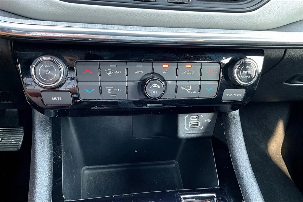 2023 Jeep Compass Limited photo 27