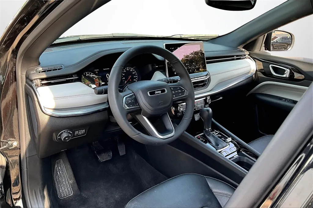 2023 Jeep Compass Limited photo 17
