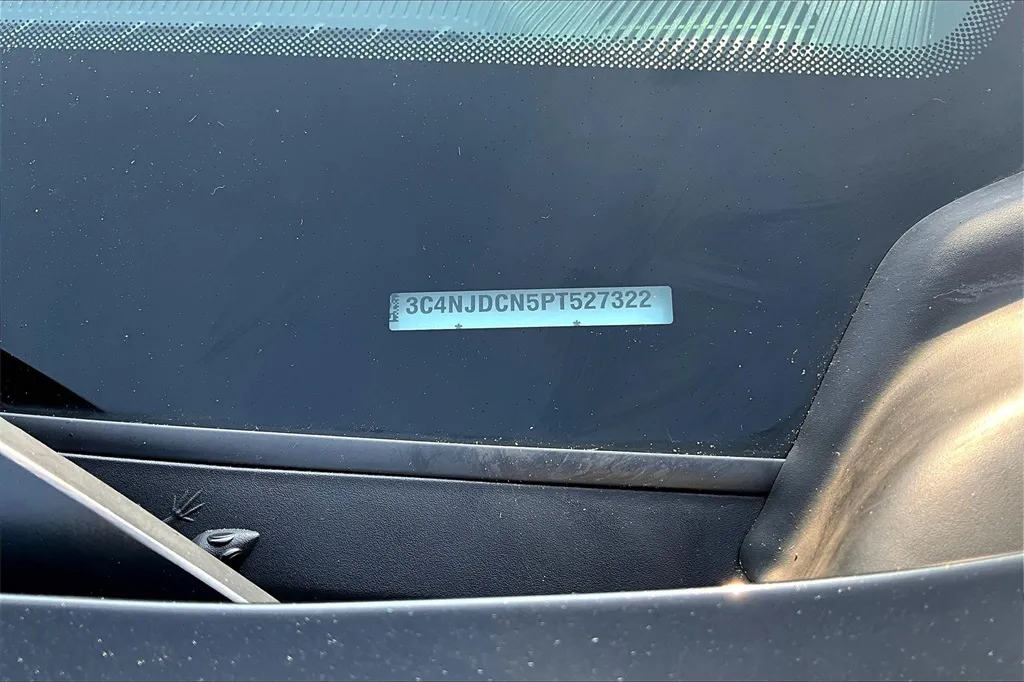 2023 Jeep Compass Limited photo 7