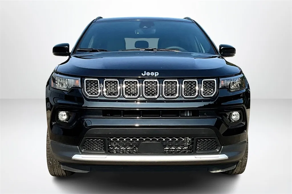 2023 Jeep Compass Limited photo 12