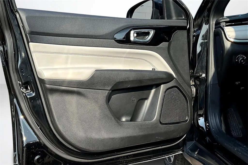 2023 Jeep Compass Limited photo 18