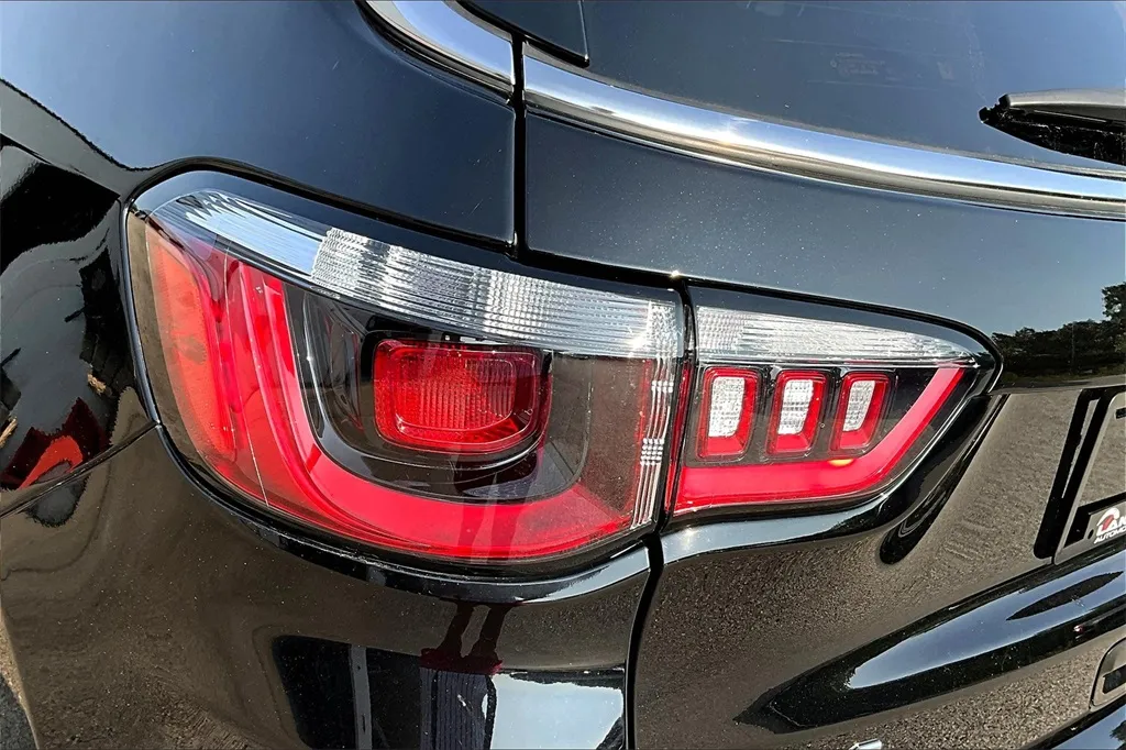 2023 Jeep Compass Limited photo 19