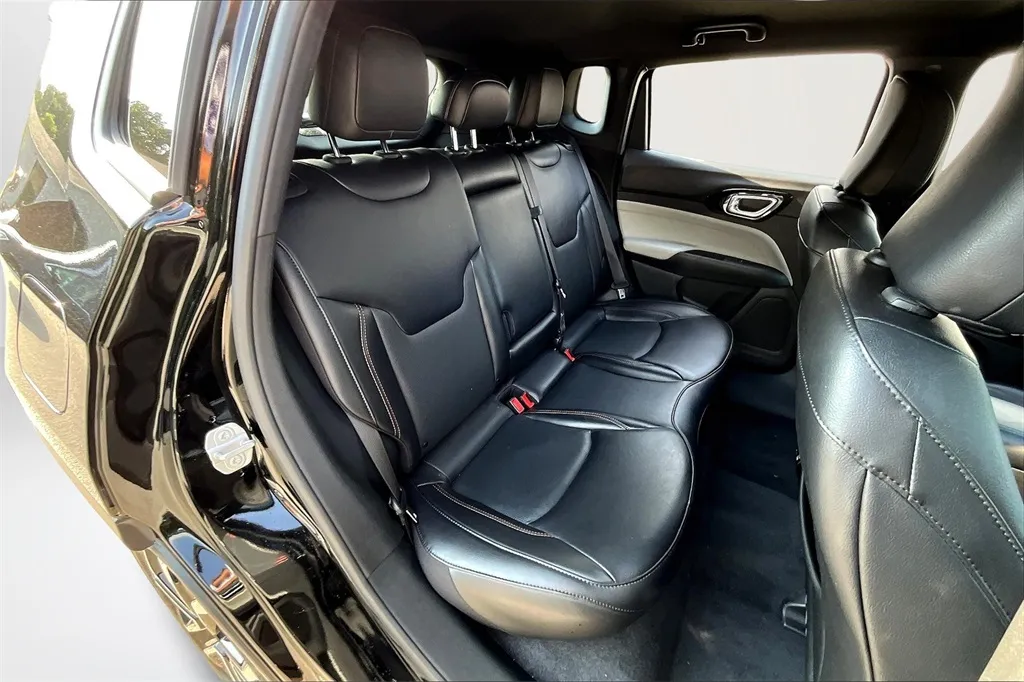 2023 Jeep Compass Limited photo 8