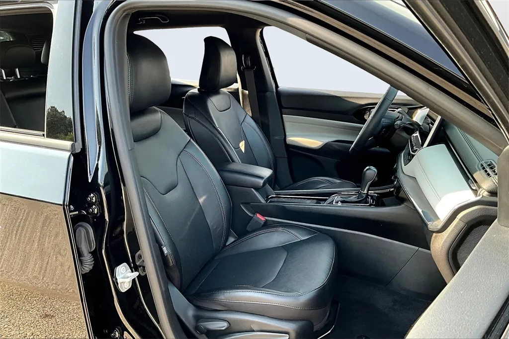 2023 Jeep Compass Limited photo 9