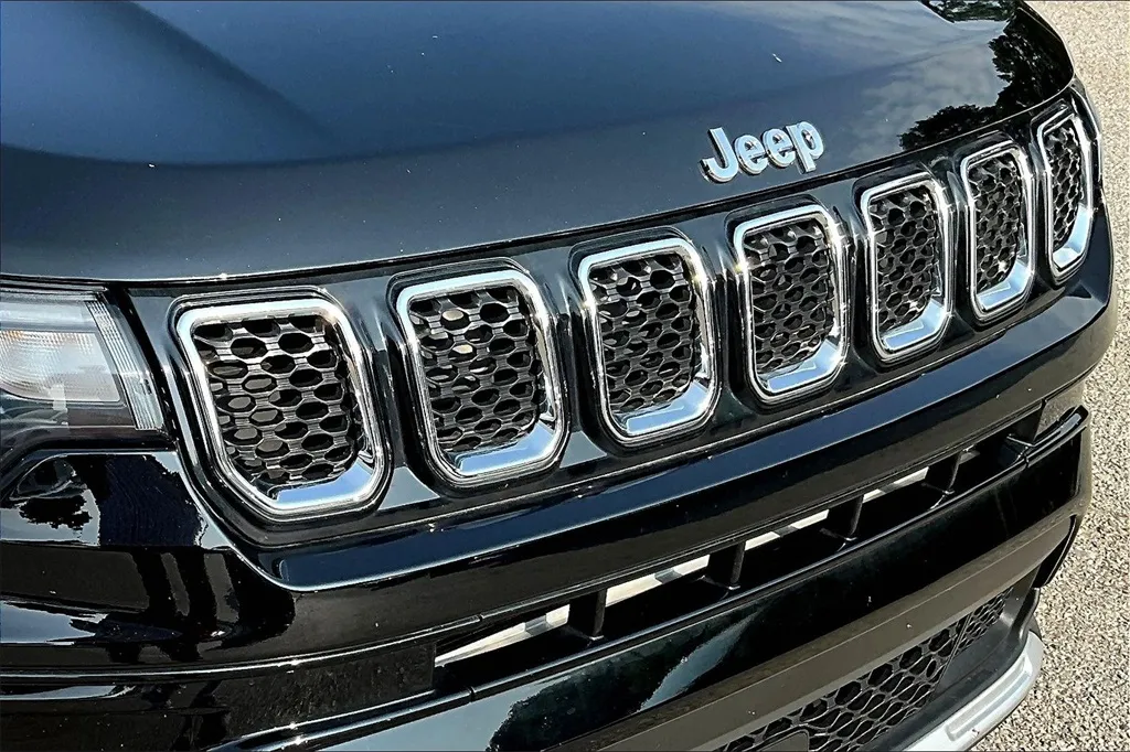 2023 Jeep Compass Limited photo 22
