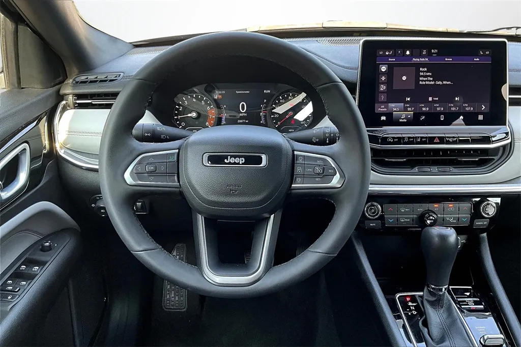 2023 Jeep Compass Limited photo 14