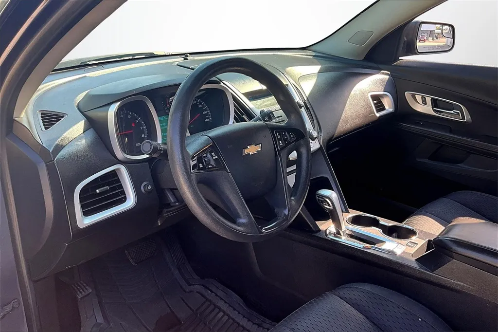 2014 Chevrolet Equinox LS photo 25