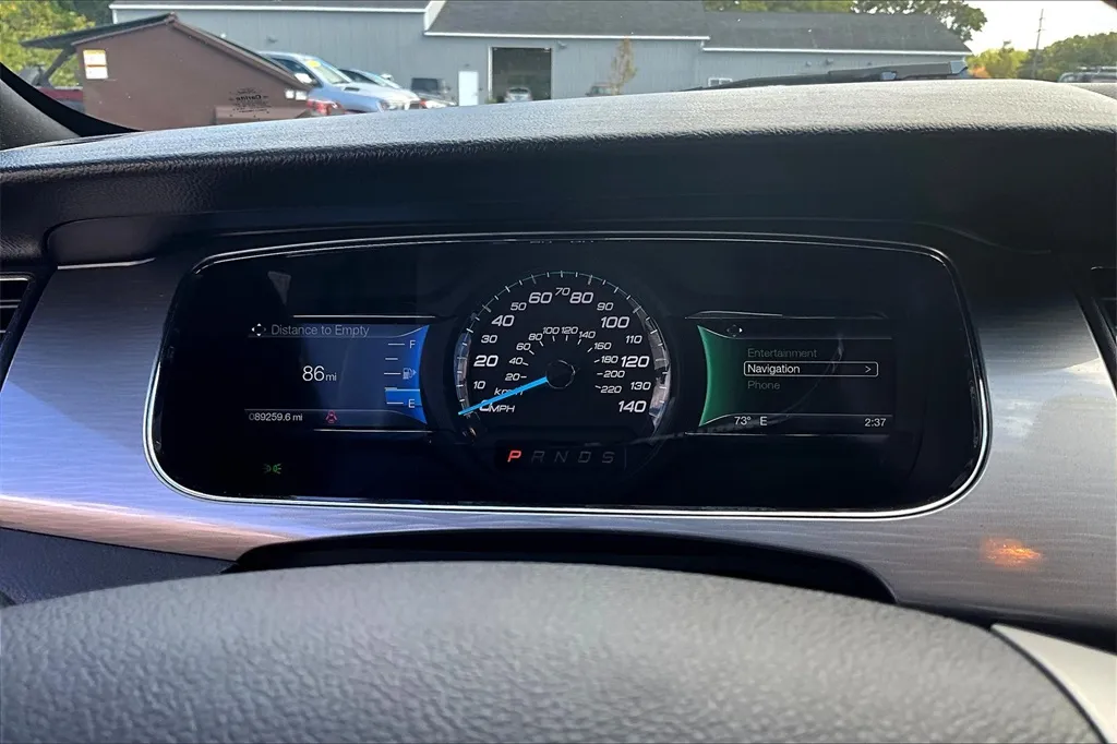 2016 Ford Taurus SEL photo 5