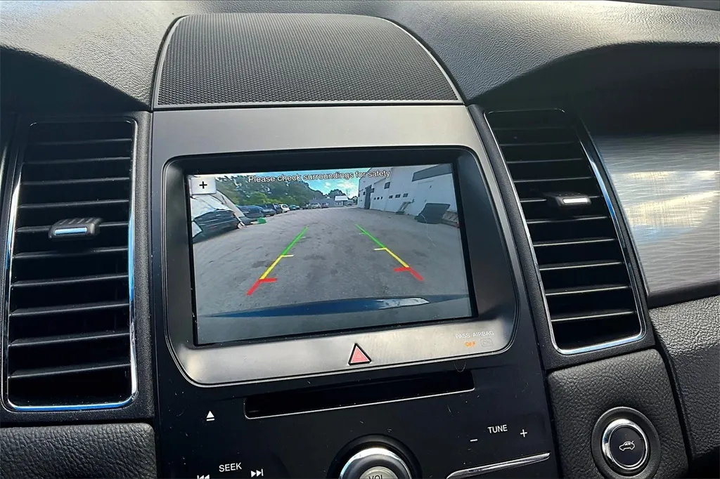 2016 Ford Taurus SEL photo 16
