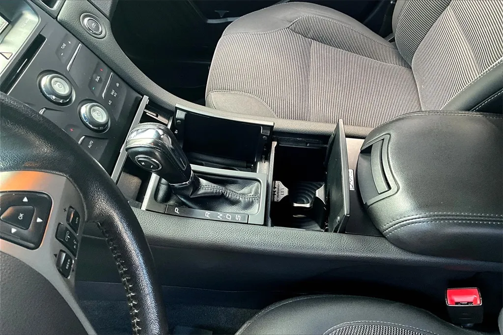 2016 Ford Taurus SEL photo 17