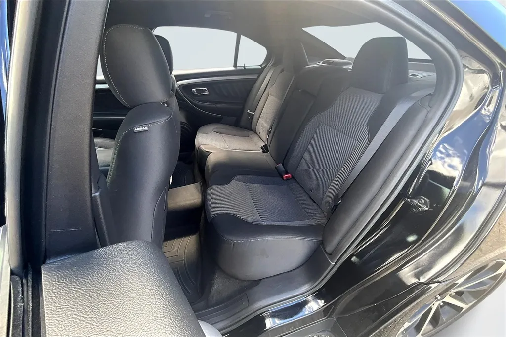 2016 Ford Taurus SEL photo 28