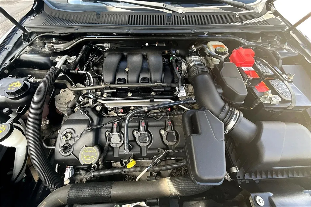 2016 Ford Taurus SEL photo 10