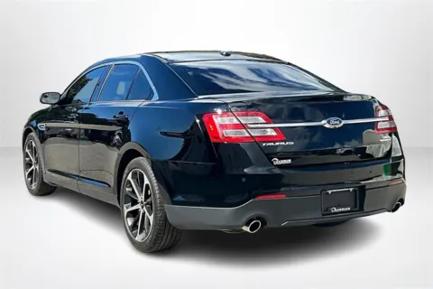More photos of 2016 Ford Taurus SEL at Lakeside Automotive Group, MI