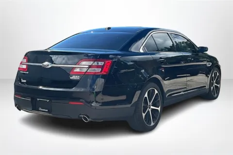 More photos of 2016 Ford Taurus SEL at Lakeside Automotive Group, MI