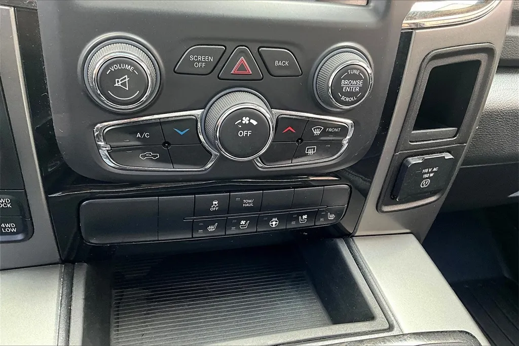 2015 Ram 1500 Sport photo 4