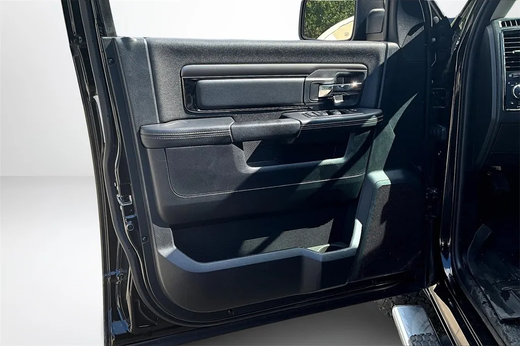 2015 Ram 1500 Sport photo 16