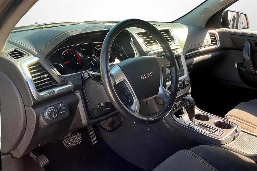 2015 Gmc Acadia SLE photo 16