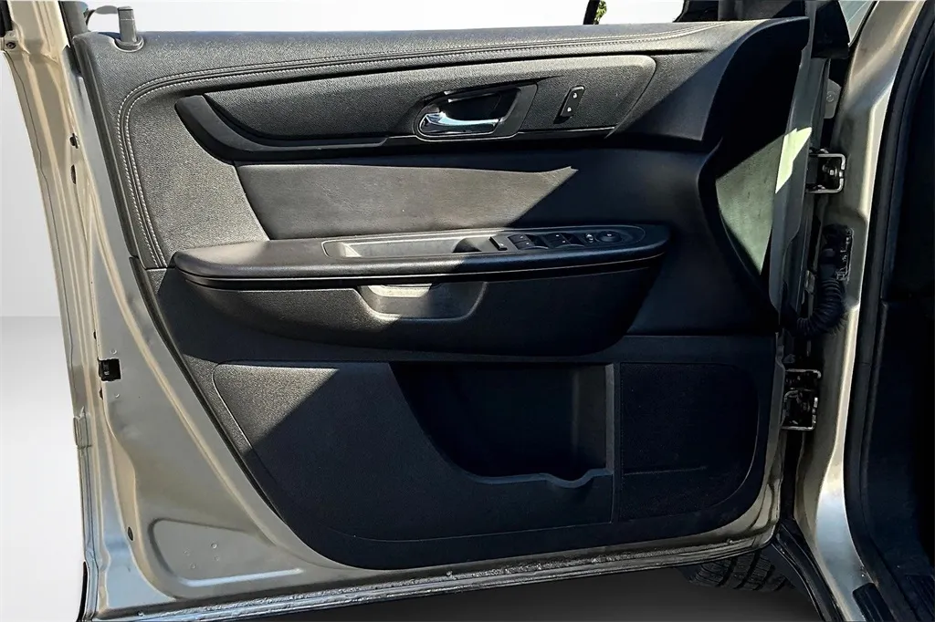2015 Gmc Acadia SLE photo 17