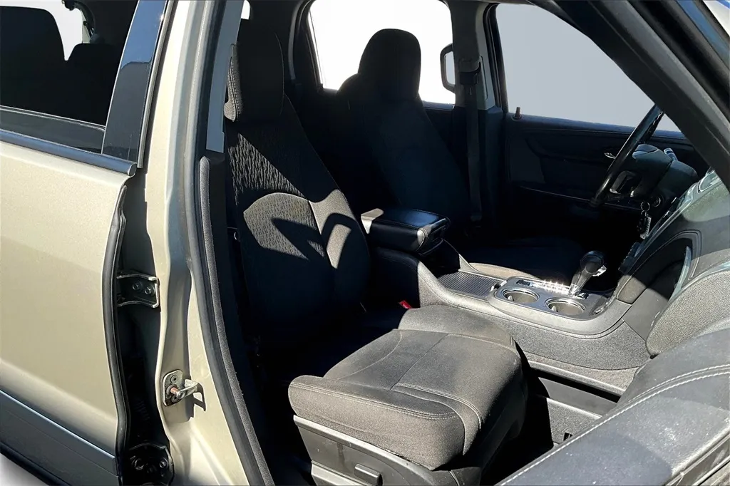 2015 Gmc Acadia SLE photo 20
