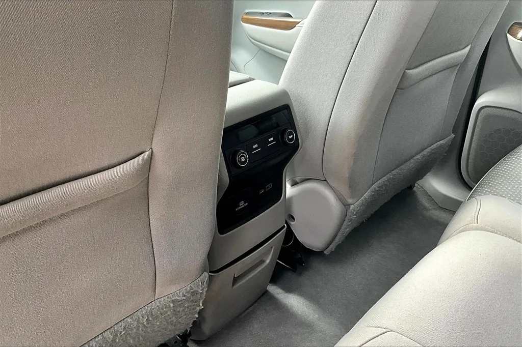 2020 Gmc Acadia SLE photo 4