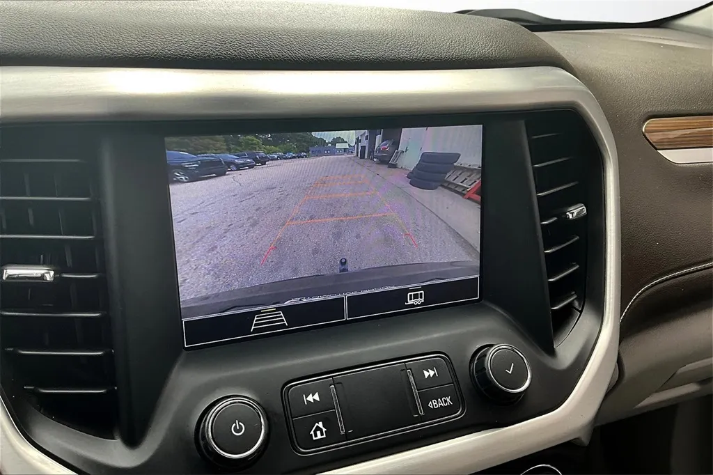 2020 Gmc Acadia SLE photo 17