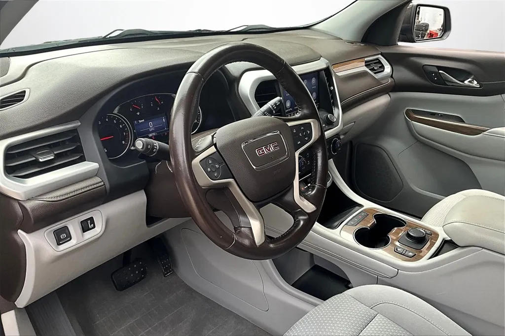 2020 Gmc Acadia SLE photo 18