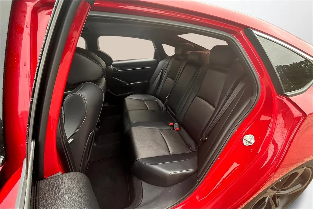 2018 Honda Accord Sport photo 16