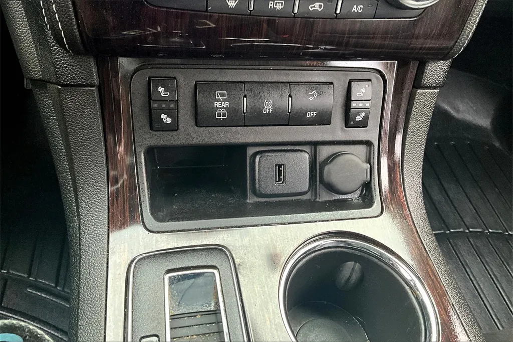 2017 Chevrolet Traverse 2LT photo 6