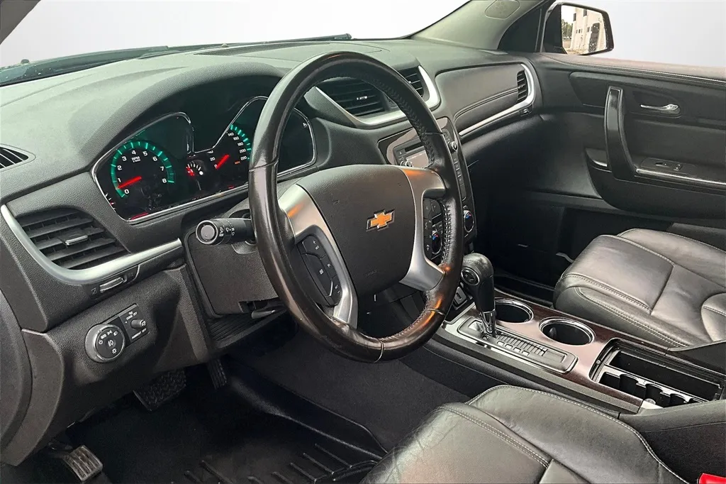 2017 Chevrolet Traverse 2LT photo 17