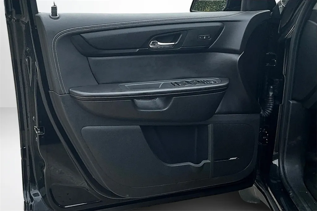 2017 Chevrolet Traverse 2LT photo 18