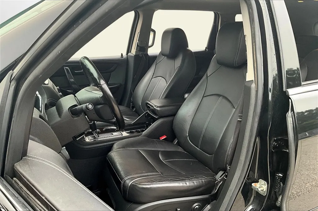 2017 Chevrolet Traverse 2LT photo 29
