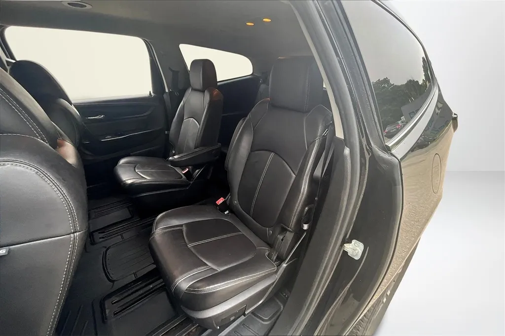 2017 Chevrolet Traverse 2LT photo 7