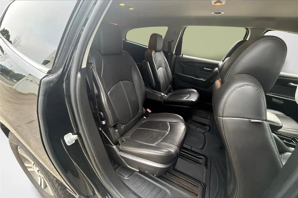 2017 Chevrolet Traverse 2LT photo 30