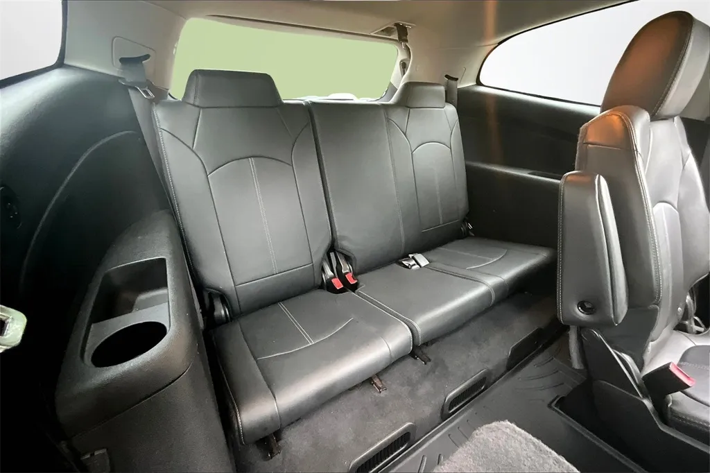 2017 Chevrolet Traverse 2LT photo 8
