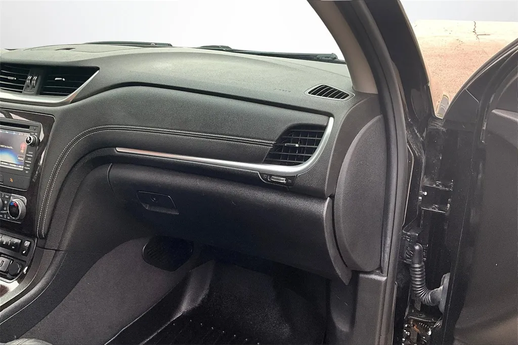 2017 Chevrolet Traverse 2LT photo 20