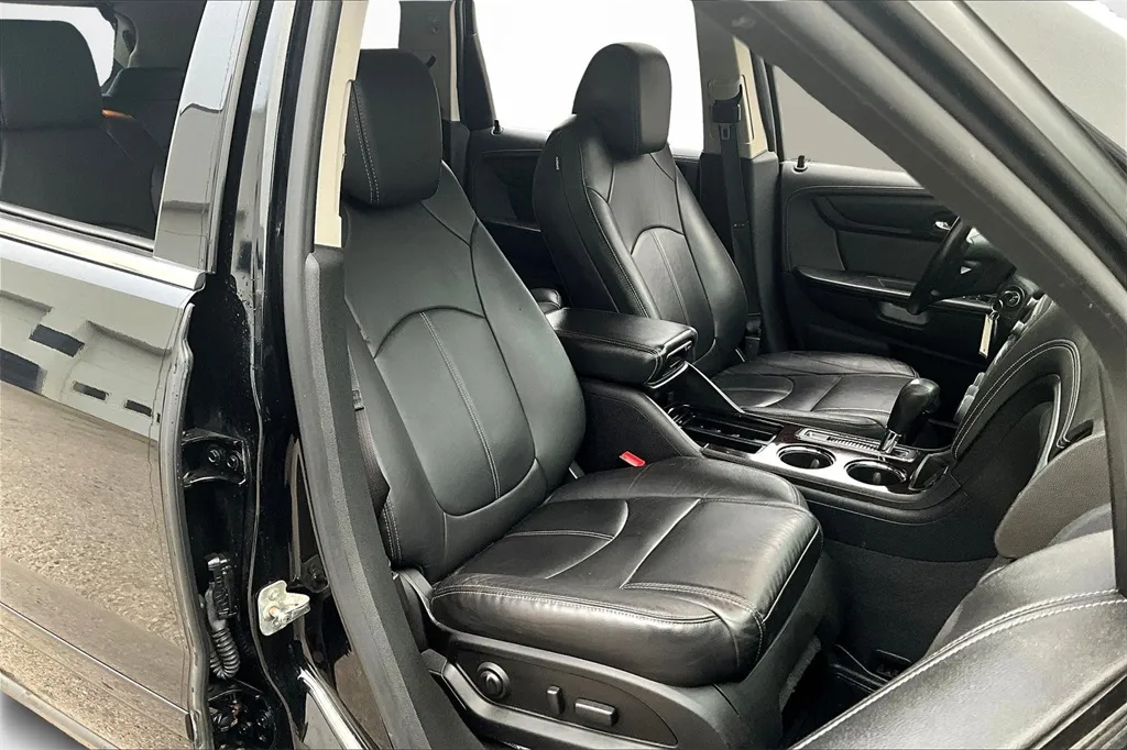 2017 Chevrolet Traverse 2LT photo 9